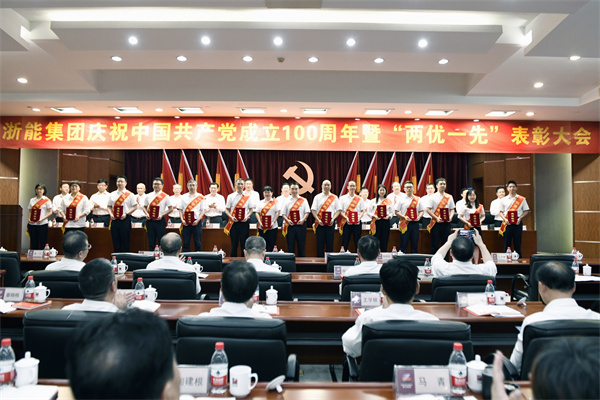 2020年度集團(tuán)優(yōu)秀黨務(wù)工作者代表。 朱將云 攝.jpg